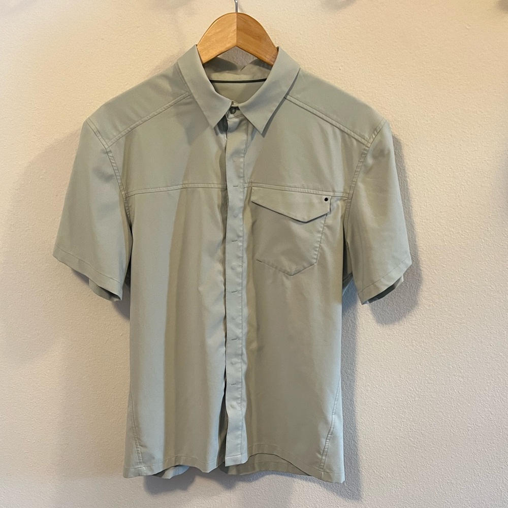 Men’s Arc’Teryx short sleeved button up